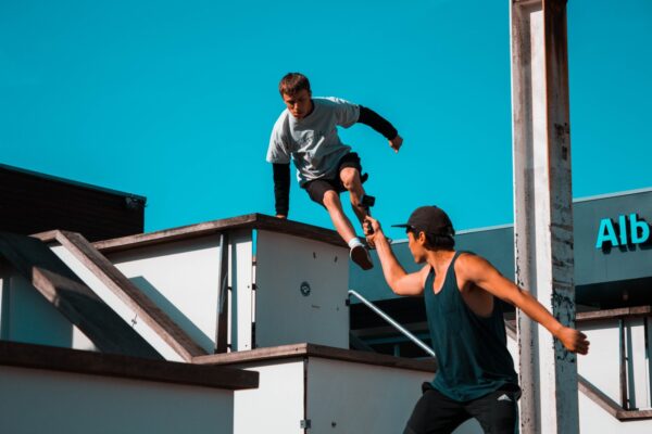 freerunners die freerun moves filmen op straat